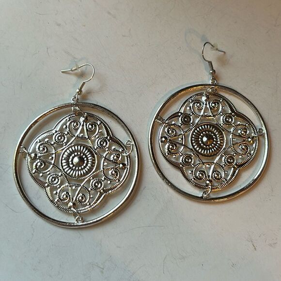 Jewelry - Silver Tone Circular hammered decorative Disc hoop dangle statement earrings